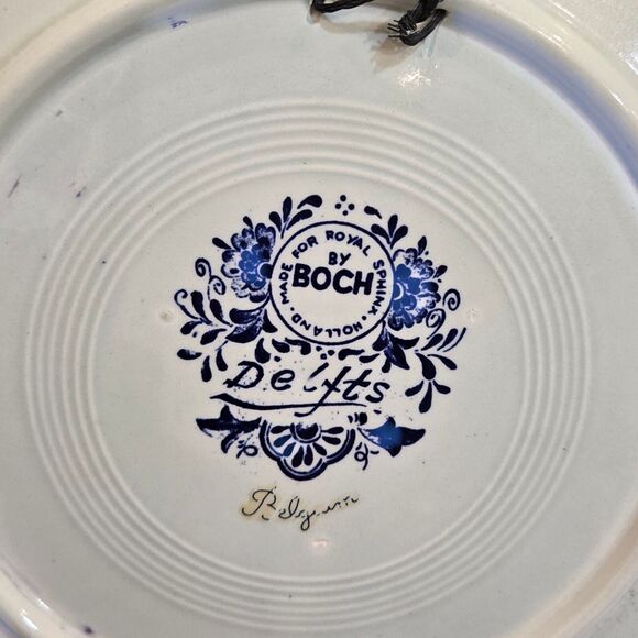 Delfts Royal Sphinx by Boch - Belgium - Delft Blue 8-Inch Round Dutch Wall Plate - Picture 2 of 11